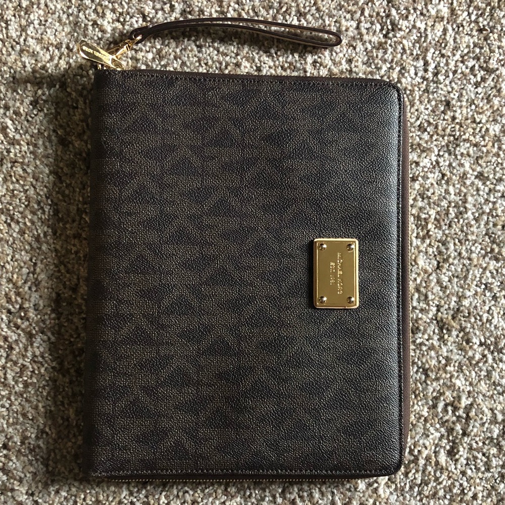 Michael Kors table case